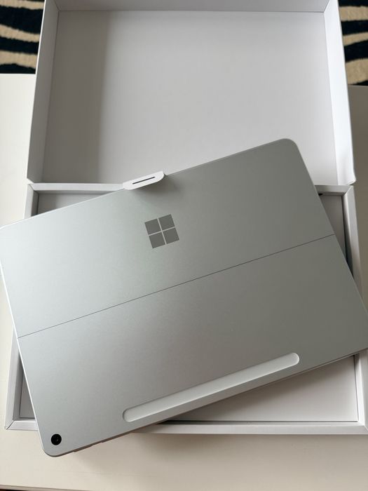 Tableta Microsoft Surface 12 Pro Copilot+ PC 12 inch Qualcomm Snapdragon X Plus 16GB 256GB SSD Windows 11 Home Platinum