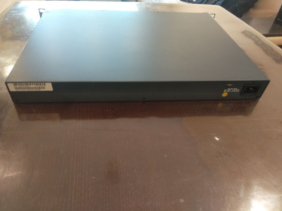 HP Aruba 2530-24-PoE+ Switch (J9779A) суич интернет рутер