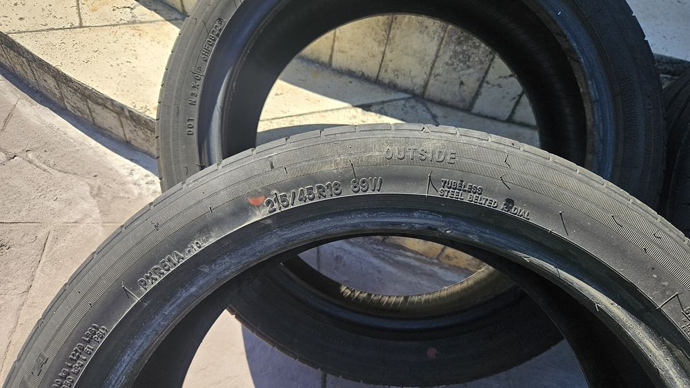 Vând anvelope 215/45/18