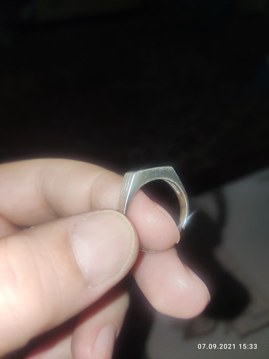 Серебрянное кольцо с камнем