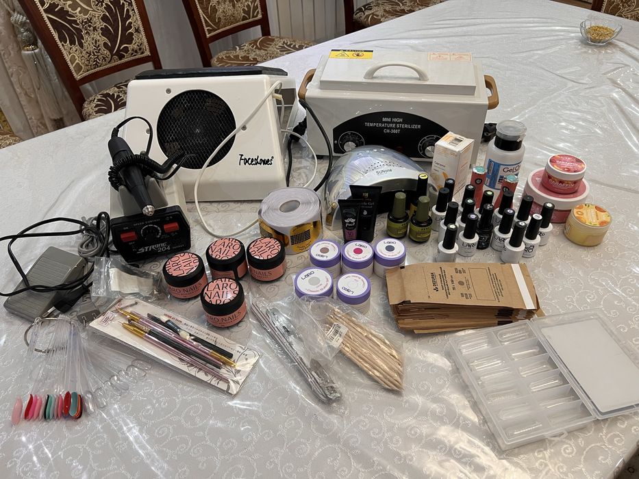столик для маникюра и оборудование
