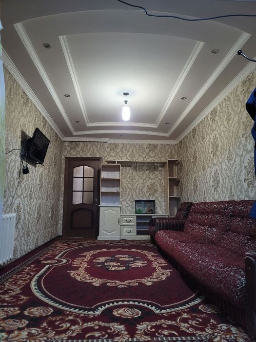 Sergili Yarmarka orqa tarafida 2 honalik kv bor Remonti full kir mowin