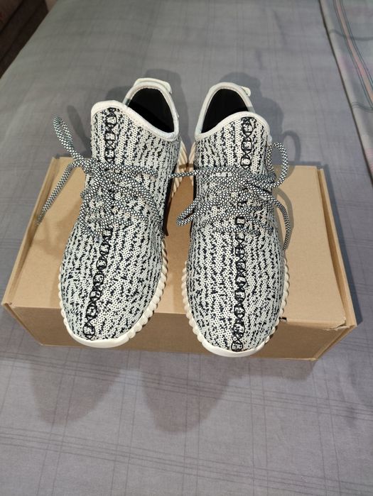 Кроссовки Adidas yeezy boost
