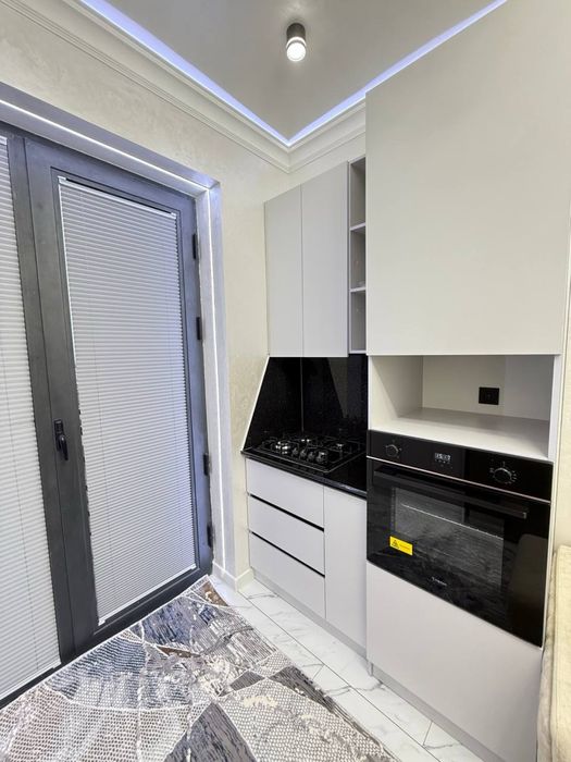 Amir Temur kuchada Eletni domda 2 xona kvartira sotiladi