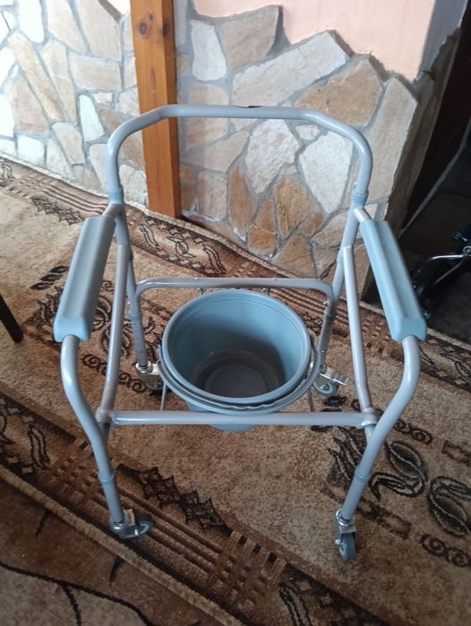 Тоалетен стол за инвалиди