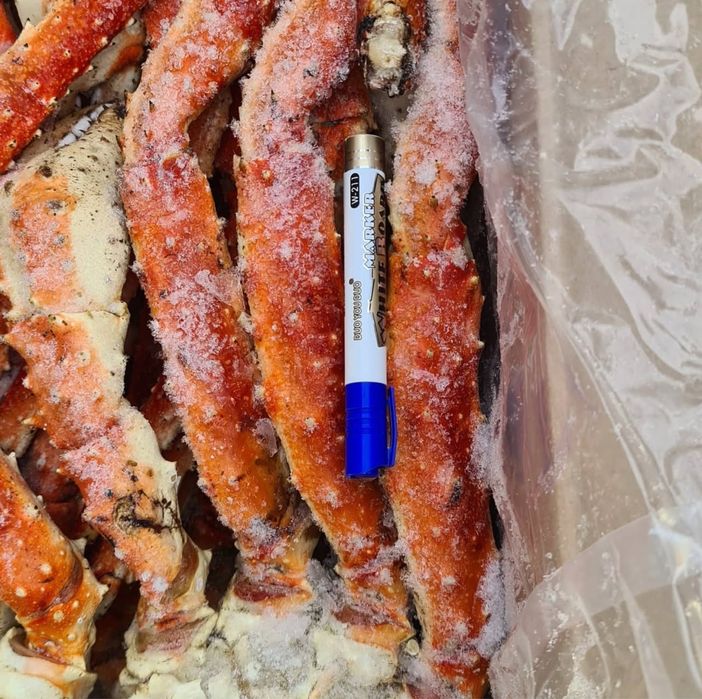 Краб камчатский,краб волосатик,клешни краба,живые раки