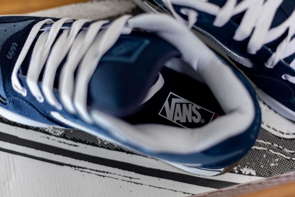 Кроссовки Vans. Новые. 42 размер.