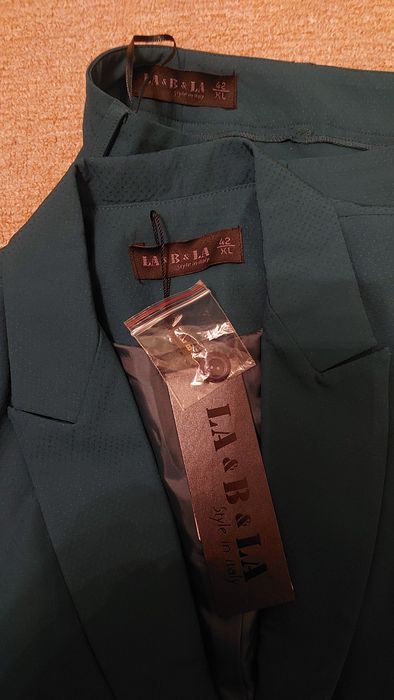 Продам турецкий женский костюм-двойка, новый.