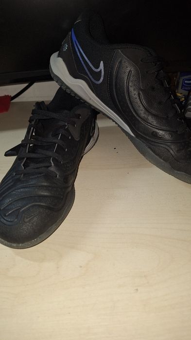 Ghete de fotbal pentru sintetic