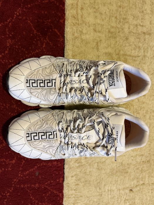 Adidasi Versace .