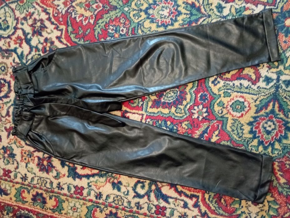 Коженная рубашка+брючки+ласины+3 рубашки