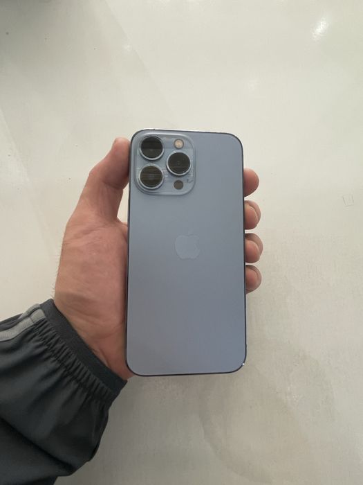 Продаю Афон 13 про в идеальном состояний память 256г емкость %77