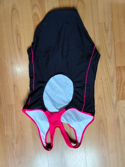 Slagenzer costum de baie