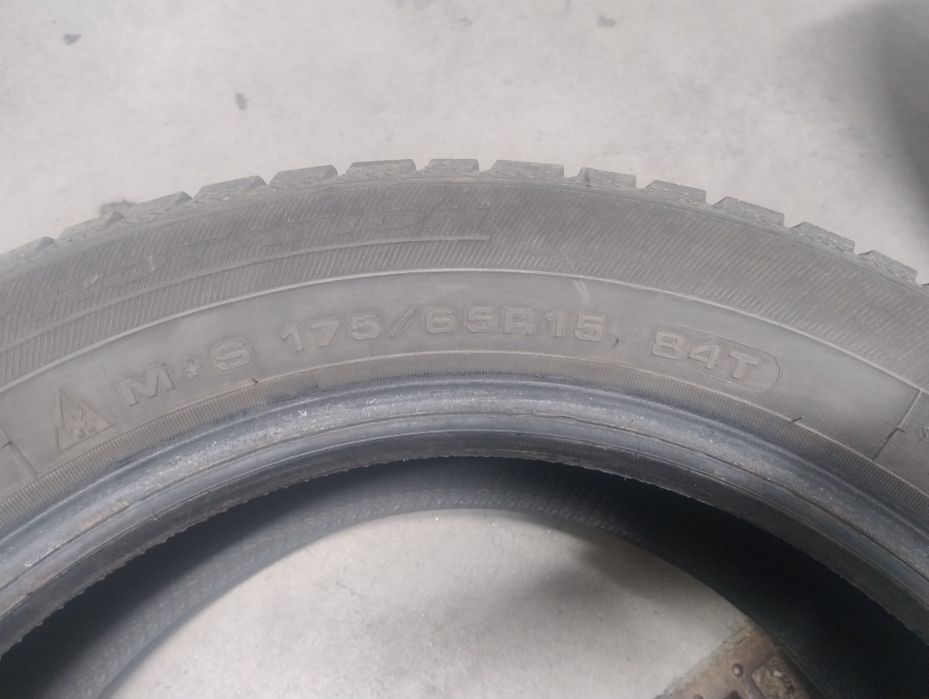 Vând două cauciucuri Debica iarna