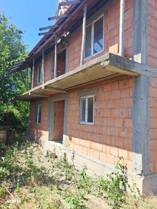 Casa la rosu, Sat Urzicuta