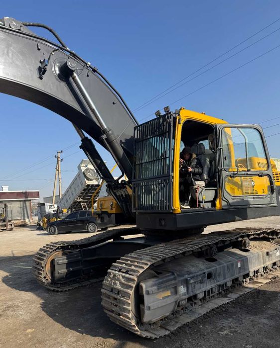 Гусеничный экскаватор Volvo EC360