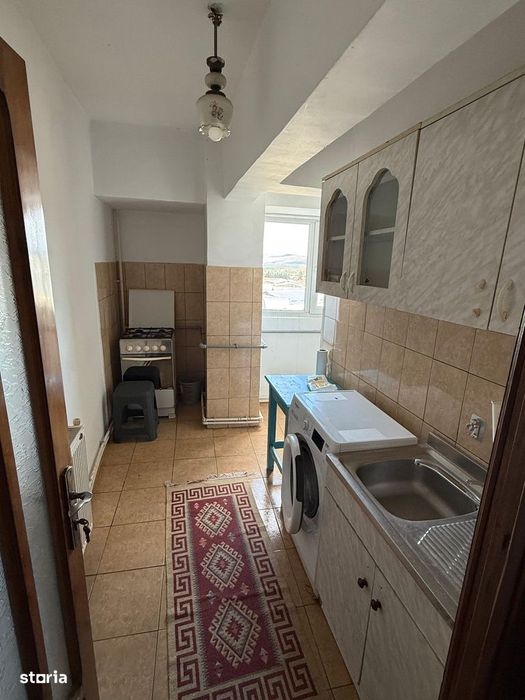 Ofer spre închiriere garsoniera zonă centrală