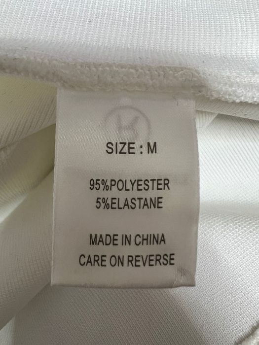 Белое вечернее платье