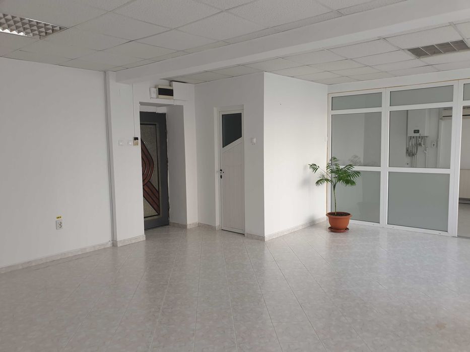 SPATIU BIROU 70 mp cu suprafete vitrate si casete luminoase (ultracentral)