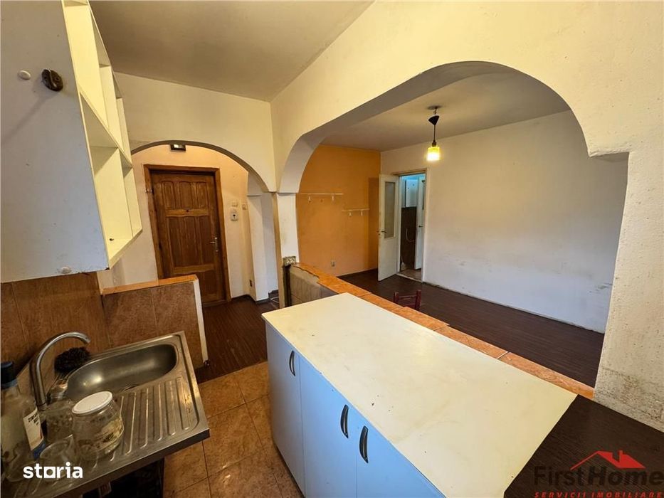 2 camere, zona sud, etaj 3\/4, izolat, termopan (necesita renovare)