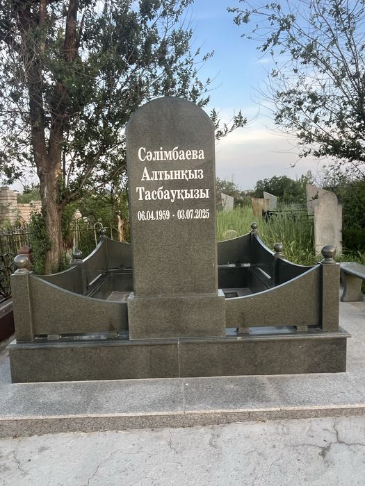 Кок тас памятник