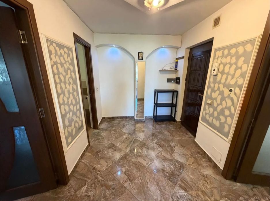 Proprietar vind apartament cu 2 camere,etaj 2