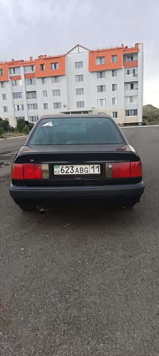 Машина ауди 100 с4