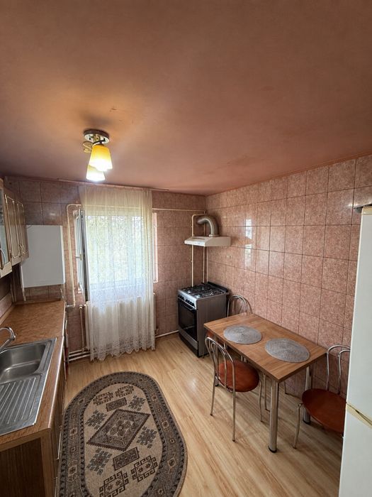Apartament semidecomandat cu 2 camere