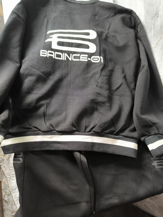 Продам женский спортивный костюм.