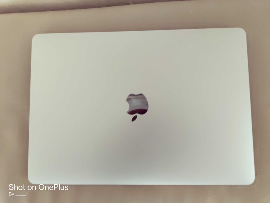 Mcbook pro 13.3 inch m2 chip 2022 с touch bar