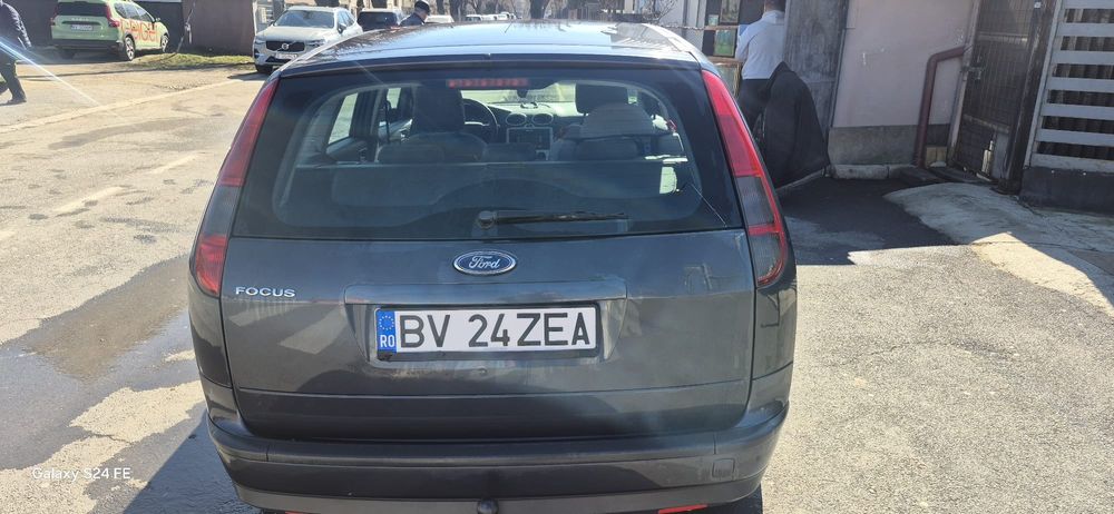 Vând mașina Ford focus