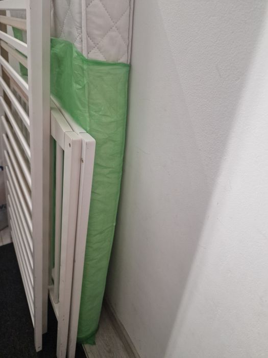 Vând patut cu saltea