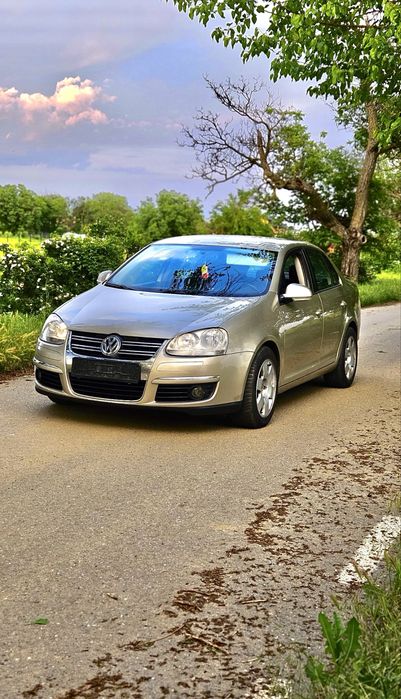 VOLKSWAGEN Jetta