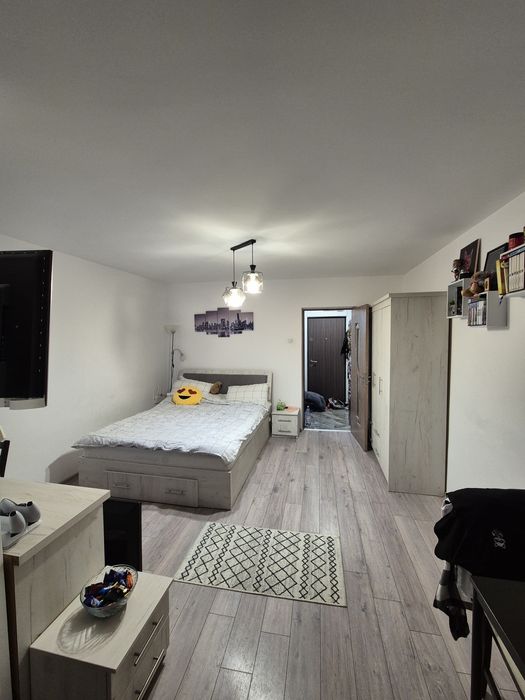 Garsoniera de vânzare Craiovei Pitesti total renovată