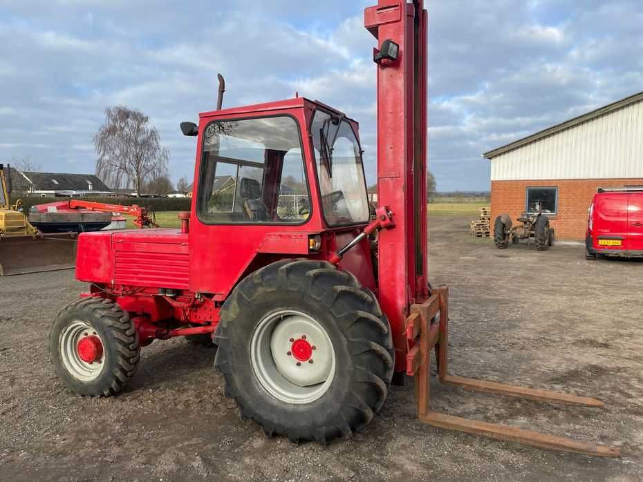 Stivuitor teren accidentat tractor Manitou 3 T 4 x 4 motor Perkins JCB Linde Stoll  Manitou Still Caterpillar Balkancar Hyster Yale Om Clark
