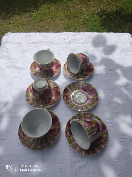 Сервиз за кафе,канички за чай и мляко,
