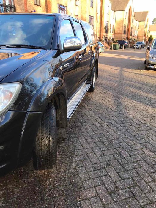 Продавам Toyota Hilux 2011г