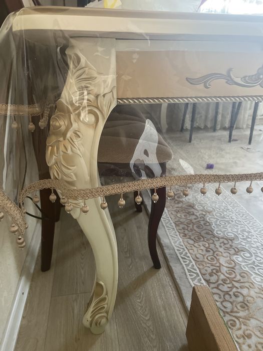 Стол для гостиной