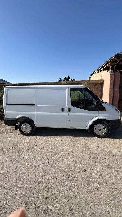 Ford transit sotiladi