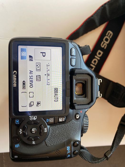 Фотоапарат Canon EOS 550D с два обектива