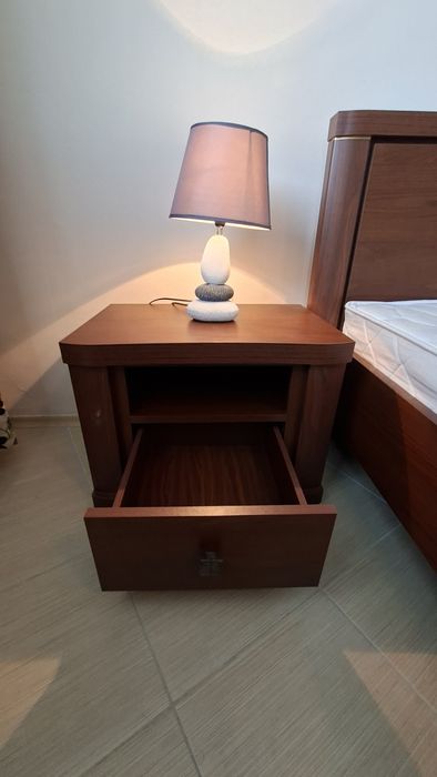 Спалня комплекс:легло+матрак, гардероб, нощ.шкафчета, лампи-2,пердета