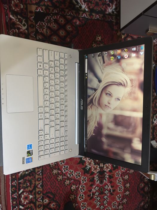Ноутбук ASUS .зор нахрда