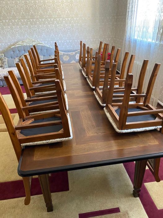 Продам стол и стулья , стулья в салафане