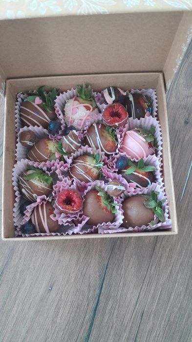 Realizez căpșuni in ciocolată