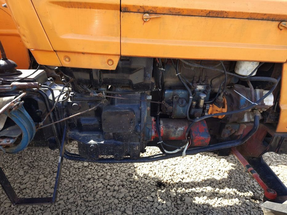 Vând tractor fiat 650