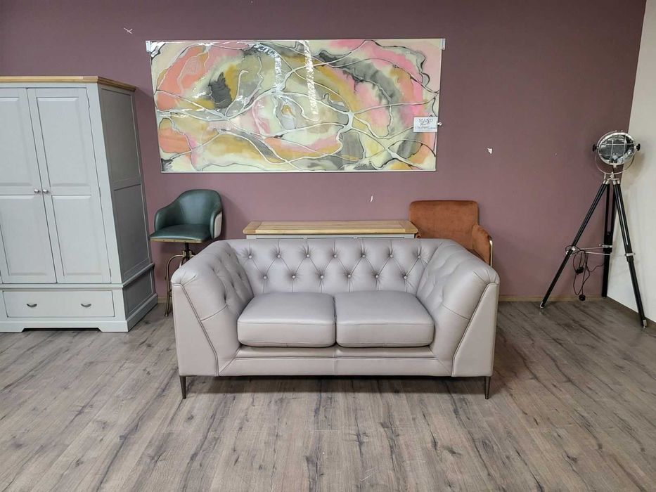 Сив кожен диван двойка тип Честърфийлд