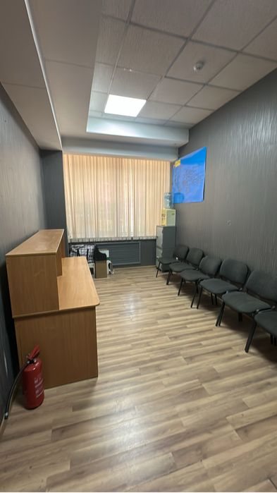 Офисная мебель столы стулья