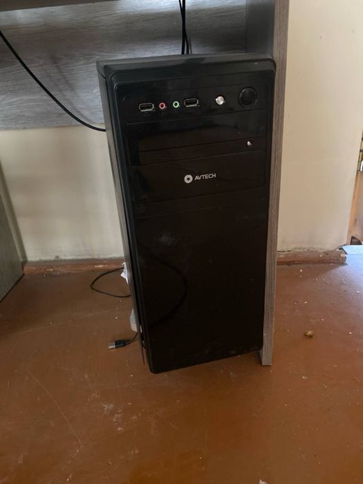 Srochna sotiladi ofisnoy mebellar stol stul partalar kompyuterlar