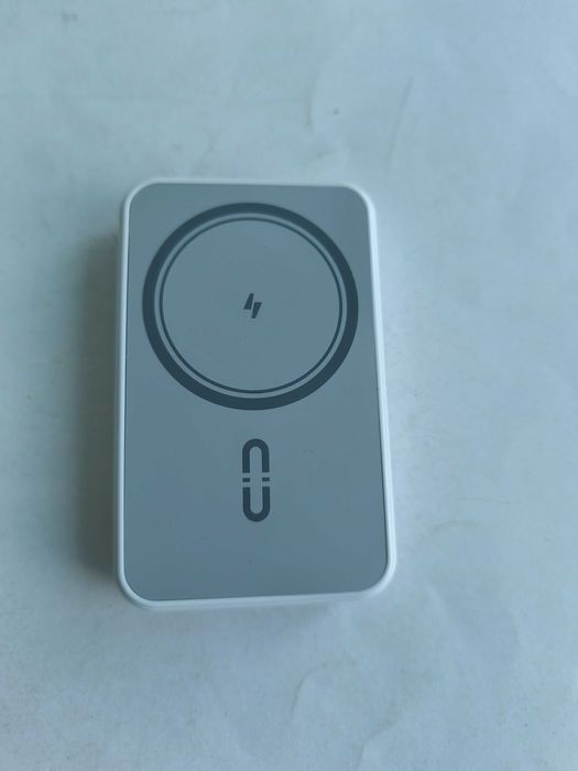 Baterie externa - power bank 10000 mAh cu cabluri si incarcare wireless