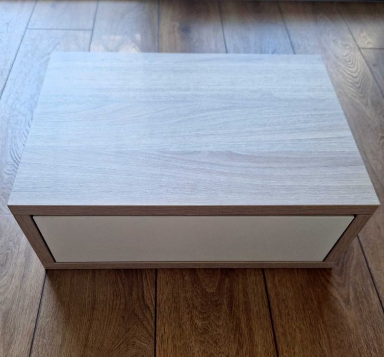 Две Нощни Шкафчета: окачени/висящи